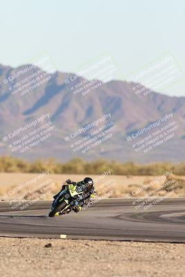 media/Dec-07-2025-CVMA (Sun) [[3e7d2de5dc]]/Race 18-Formula Twins-Formula 40 UL/